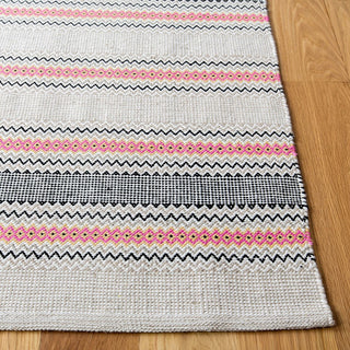 Safavieh Montauk MTK536 Pink/Beige Area Rug Detail