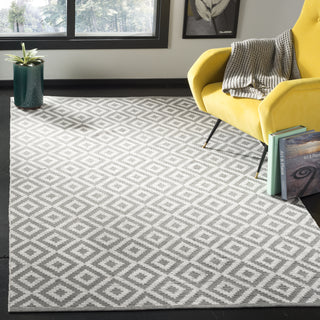 Safavieh Montauk MTK613 Grey/Ivory Area Rug Room Scene