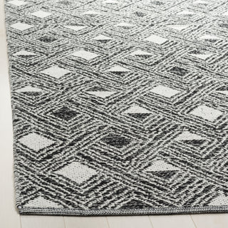 Safavieh Montauk MTK614 Black/Ivory Area Rug Detail