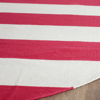 Safavieh Montauk MTK712 Red/Ivory Area Rug Detail