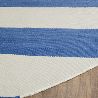 Safavieh Montauk MTK712 Blue/Ivory Area Rug Detail