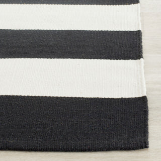 Safavieh Montauk MTK712 Black/Ivory Area Rug Detail