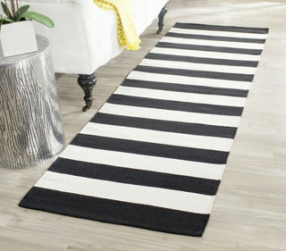 Safavieh Montauk MTK712 Black/Ivory Area Rug Room Scene Feature