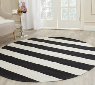 Safavieh Montauk MTK712 Black/Ivory Area Rug Room Scene