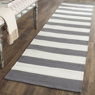 Safavieh Montauk MTK712 Grey/Ivory Area Rug Room Scene