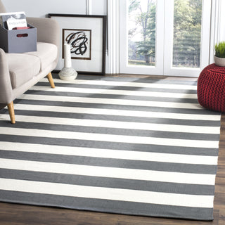 Safavieh Montauk MTK712 Grey/Ivory Area Rug Room Scene