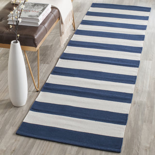 Safavieh Montauk MTK712 Navy/Ivory Area Rug Room Scene