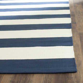 Safavieh Montauk MTK712 Navy/Ivory Area Rug Detail