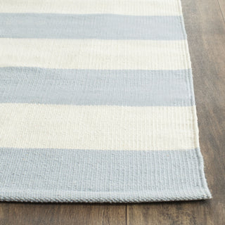 Safavieh Montauk MTK712 Sky Blue/Ivory Area Rug Detail