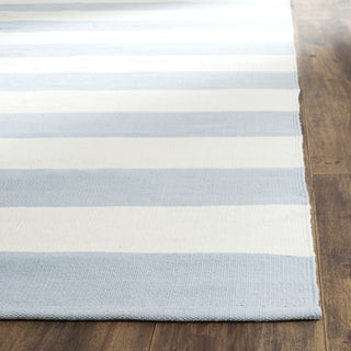 Safavieh Montauk MTK712 Sky Blue/Ivory Area Rug Detail