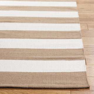 Safavieh Montauk MTK712 Sand/Ivory Area Rug Detail