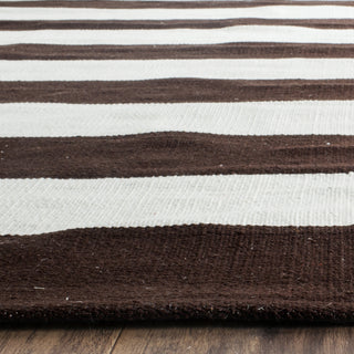 Safavieh Montauk MTK712 Chocolate/Ivory Area Rug Detail