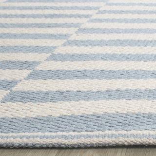 Safavieh Montauk MTK715 Ivory/Light Blue Area Rug Detail