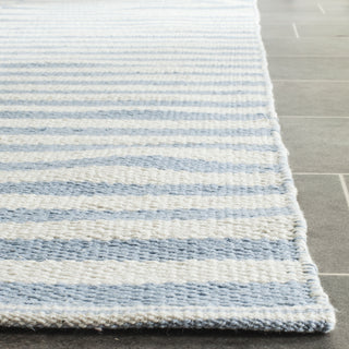 Safavieh Montauk MTK715 Ivory/Light Blue Area Rug Detail