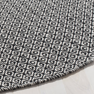 Safavieh Montauk MTK717 Ivory/Black Area Rug Detail