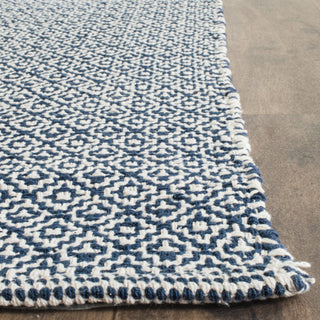 Safavieh Montauk MTK717 Ivory/Navy Area Rug Detail