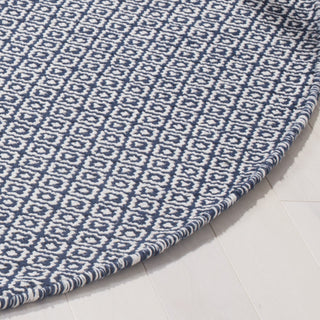 Safavieh Montauk MTK717 Ivory/Navy Area Rug Detail