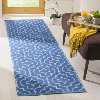 Safavieh Montauk MTK722 Blue/Ivory Area Rug Room Scene