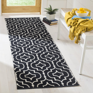 Safavieh Montauk MTK722 Black/Ivory Area Rug Room Scene