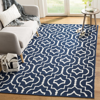 Safavieh Montauk MTK722 Navy/Ivory Area Rug Room Scene