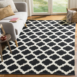 Safavieh Montauk MTK723 Black/Ivory Area Rug Room Scene