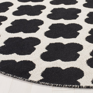 Safavieh Montauk MTK723 Black/Ivory Area Rug Detail