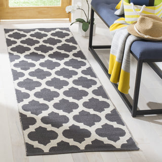 Safavieh Montauk MTK723 Dark Grey/Ivory Area Rug Room Scene