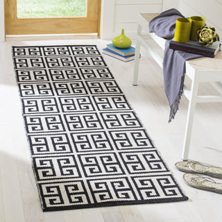 Safavieh Montauk MTK724 Black/Ivory Area Rug Room Scene