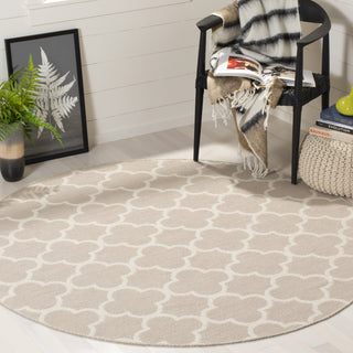 Safavieh Montauk MTK725 Grey/Ivory Area Rug Room Scene