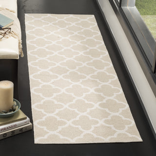 Safavieh Montauk MTK725 Beige/Ivory Area Rug Room Scene