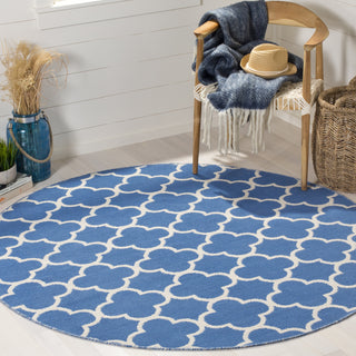 Safavieh Montauk MTK725 Blue/Ivory Area Rug Room Scene