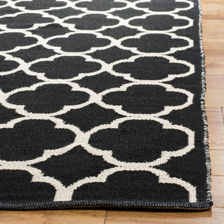 Safavieh Montauk MTK725 Black/Ivory Area Rug Detail