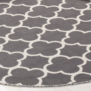 Safavieh Montauk MTK725 Dark Grey/Ivory Area Rug 