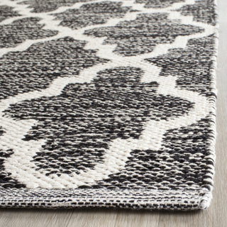 Safavieh Montauk MTK810 Black/Ivory Area Rug Detail