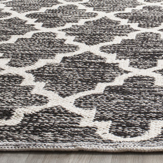 Safavieh Montauk MTK810 Black/Ivory Area Rug Detail