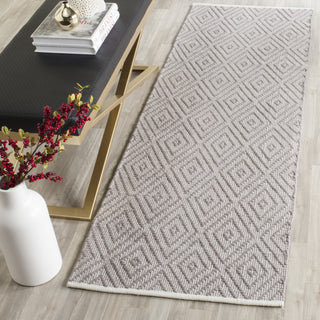 Safavieh Montauk MTK811 Grey/Ivory Area Rug Room Scene