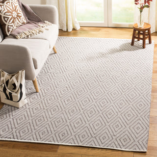 Safavieh Montauk MTK811 Grey/Ivory Area Rug Room Scene