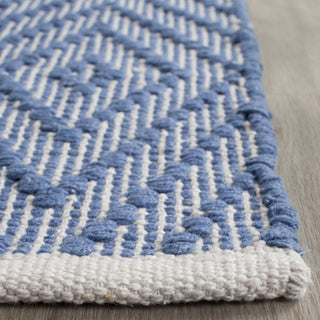 Safavieh Montauk MTK811 Blue/Ivory Area Rug Detail