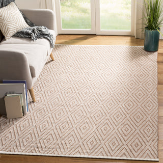 Safavieh Montauk MTK811 Beige/Ivory Area Rug Room Scene