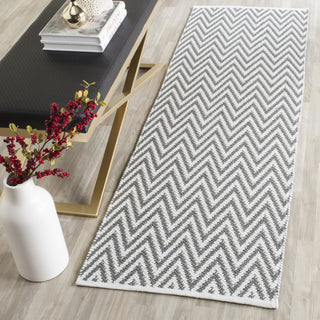 Safavieh Montauk MTK812 Grey/Ivory Area Rug Room Scene