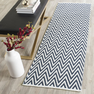 Safavieh Montauk MTK812 Navy/Ivory Area Rug Room Scene