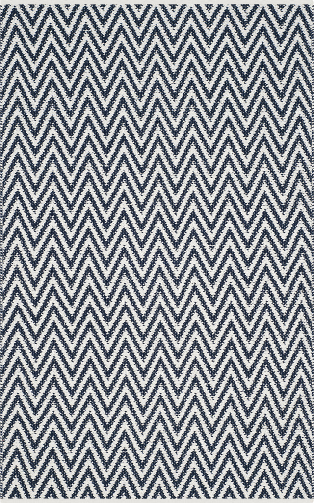 Safavieh Montauk MTK812 Navy/Ivory Area Rug 4' X 6'