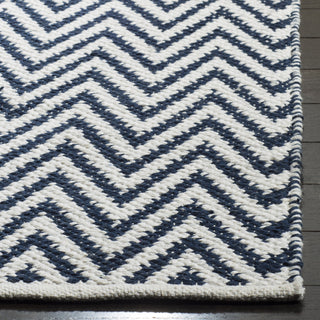 Safavieh Montauk MTK812 Navy/Ivory Area Rug Detail