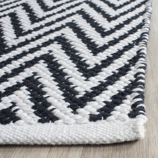 Safavieh Montauk MTK812 Black/Ivory Area Rug Detail