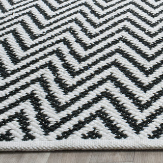 Safavieh Montauk MTK812 Black/Ivory Area Rug Detail