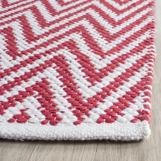 Safavieh Montauk MTK812 Red/Ivory Area Rug Detail