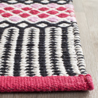 Safavieh Montauk MTK820 Light Pink/Multi Area Rug Detail