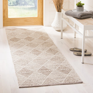 Safavieh Montauk MTK822 Beige Area Rug Room Scene