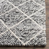 Safavieh Natura NAT712 Ivory/Black Area Rug Detail