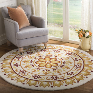 Safavieh Novelty 607 Ivory/Gold Area Rug Room Scene Feature